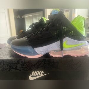 Brand new in box Lebron XIX Low black/Ghost Green-Purple Pulse Size 6 M/7.5 WMNS